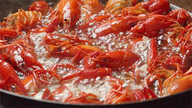 叮！送您一份黃油蒜蓉小龍蝦制作秘籍，請收下！